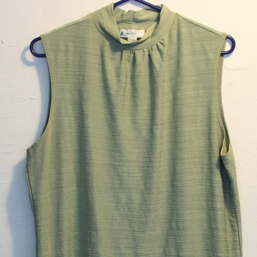 Mock neck sleevless blouse